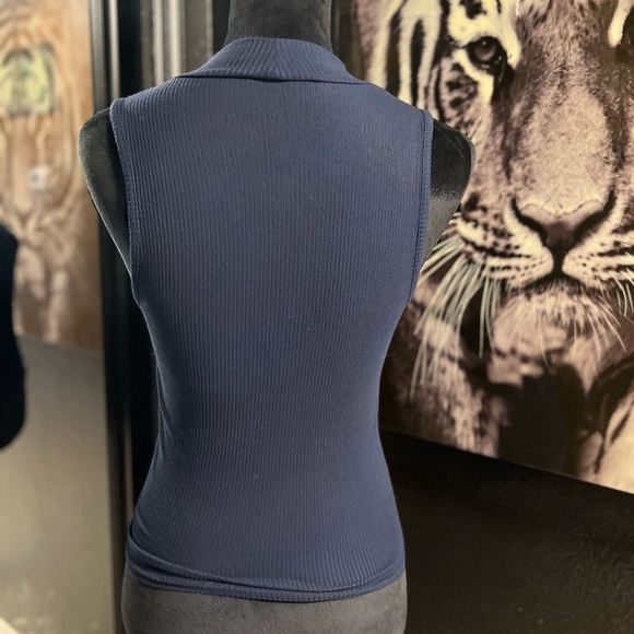 🔥3 for $25🔥 EUC- ROYAL BLUE HALTER OPEN FRONT TOP. SZ M - Picture 2 of 4